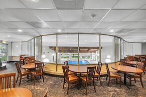 Eastlake Suites Hotel & Conference Center By OYO Urbana
