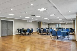 Eastlake Suites Hotel & Conference Center By OYO Urbana