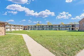 Eastlake Suites Hotel & Conference Center By OYO Urbana