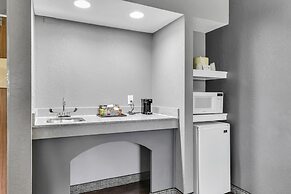 Eastlake Suites Hotel & Conference Center By OYO Urbana