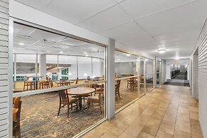 Eastlake Suites Hotel & Conference Center By OYO Urbana
