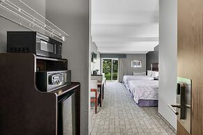 Eastlake Suites Hotel & Conference Center By OYO Urbana