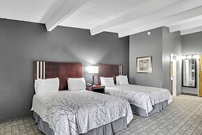 Eastlake Suites Hotel & Conference Center By OYO Urbana
