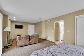 Eastlake Suites Hotel & Conference Center By OYO Urbana