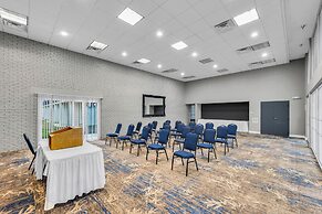 Eastlake Suites Hotel & Conference Center By OYO Urbana