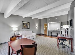 Eastlake Suites Hotel & Conference Center By OYO Urbana