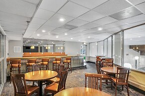 Eastlake Suites Hotel & Conference Center By OYO Urbana
