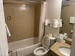 Eastlake Suites Hotel & Conference Center By OYO Urbana