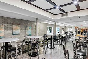 Eastlake Suites Hotel & Conference Center By OYO Urbana