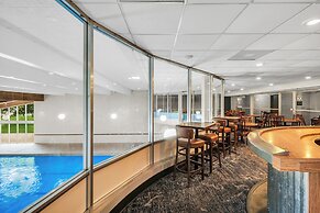 Eastlake Suites Hotel & Conference Center By OYO Urbana
