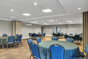 Eastlake Suites Hotel & Conference Center By OYO Urbana