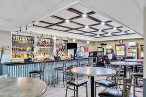 Eastlake Suites Hotel & Conference Center By OYO Urbana