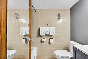 Eastlake Suites Hotel & Conference Center By OYO Urbana