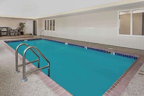 Days Inn by Wyndham near Kansas Speedway