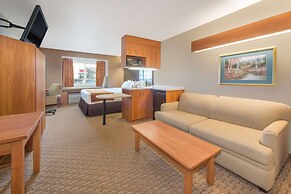 Microtel Inn & Suites by Wyndham Raton