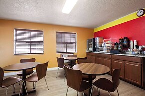 Super 8 by Wyndham Colorado Springs/Afa Area