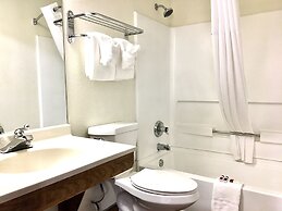 Days Inn & Suites by Wyndham Traverse City