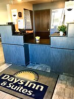 Days Inn & Suites by Wyndham Traverse City