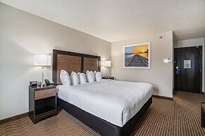 Days Inn & Suites by Wyndham Traverse City