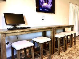 Days Inn & Suites by Wyndham Traverse City