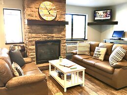 Days Inn & Suites by Wyndham Traverse City