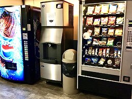 Days Inn & Suites by Wyndham Traverse City