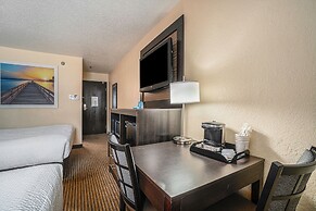 Days Inn & Suites by Wyndham Traverse City