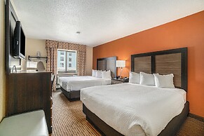 Days Inn & Suites by Wyndham Traverse City