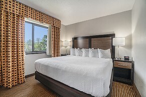 Days Inn & Suites by Wyndham Traverse City