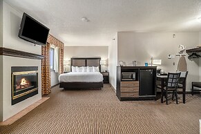 Days Inn & Suites by Wyndham Traverse City