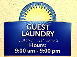 Days Inn & Suites by Wyndham Traverse City