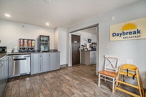 Days Inn & Suites by Wyndham Traverse City