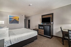 Days Inn & Suites by Wyndham Traverse City