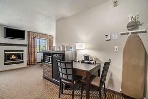 Days Inn & Suites by Wyndham Traverse City