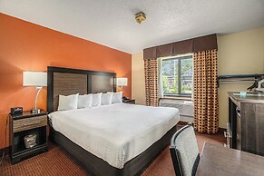Days Inn & Suites by Wyndham Traverse City