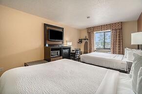 Days Inn & Suites by Wyndham Traverse City