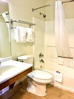 Days Inn & Suites by Wyndham Traverse City