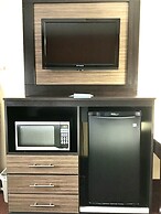 Days Inn & Suites by Wyndham Traverse City