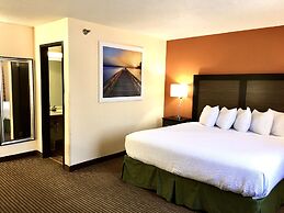 Days Inn & Suites by Wyndham Traverse City