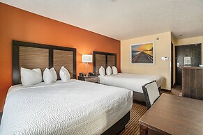 Days Inn & Suites by Wyndham Traverse City