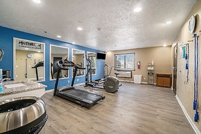 Days Inn & Suites by Wyndham Traverse City