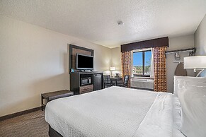 Days Inn & Suites by Wyndham Traverse City