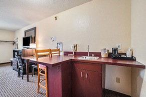 Days Inn & Suites by Wyndham Traverse City
