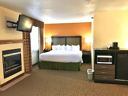Days Inn & Suites by Wyndham Traverse City