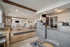 Days Inn & Suites by Wyndham Traverse City