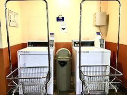 Days Inn & Suites by Wyndham Traverse City