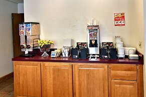 Days Inn & Suites by Wyndham Traverse City