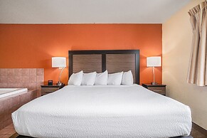 Days Inn & Suites by Wyndham Traverse City