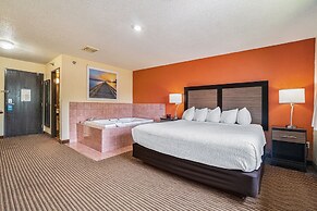 Days Inn & Suites by Wyndham Traverse City