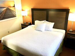 Days Inn & Suites by Wyndham Traverse City